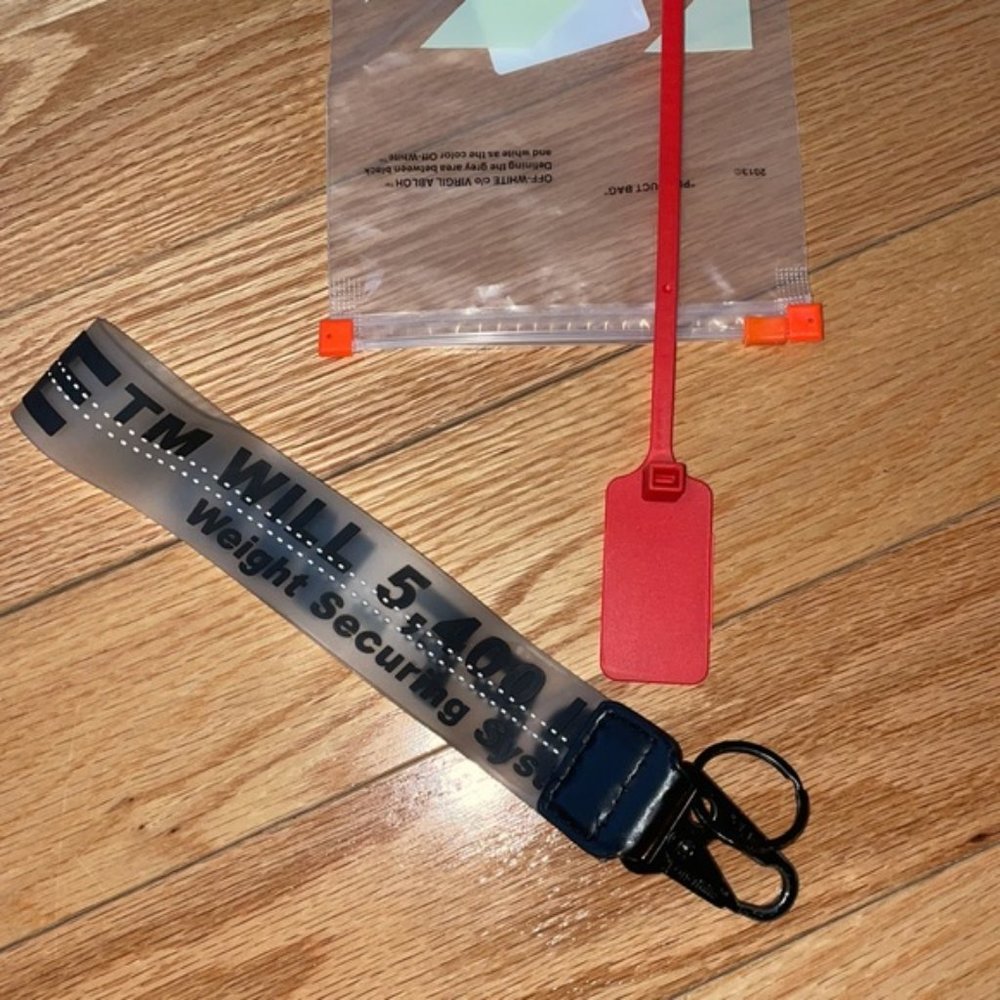 Off White Keychain - Picture 5 of 8
